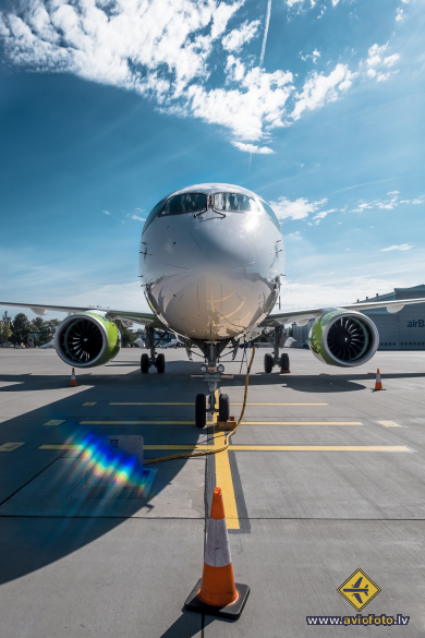 Airbus A220-300